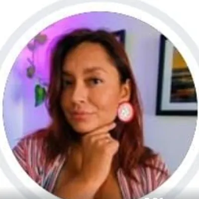 Karina Romero, Karilashes